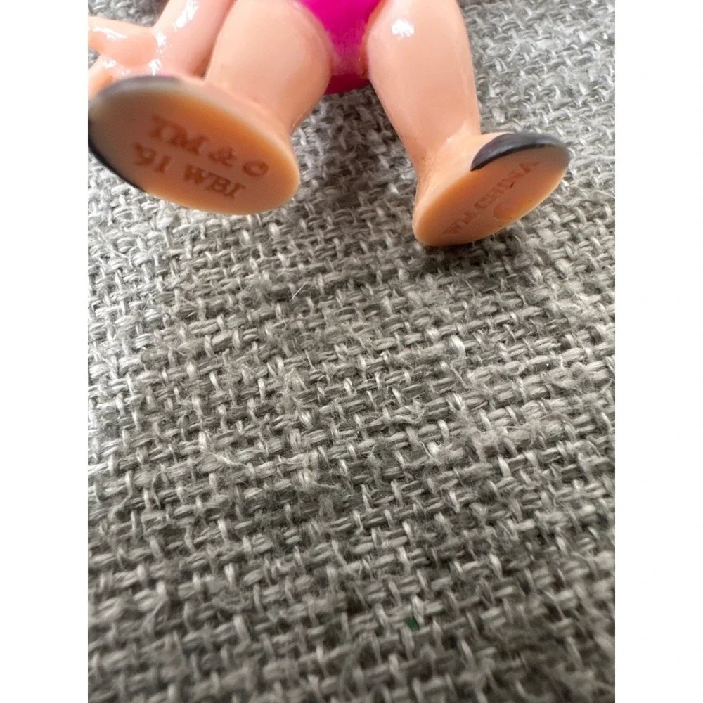 Vintage 1991 Warner Bros Petunia Pig Toy Figurine 3